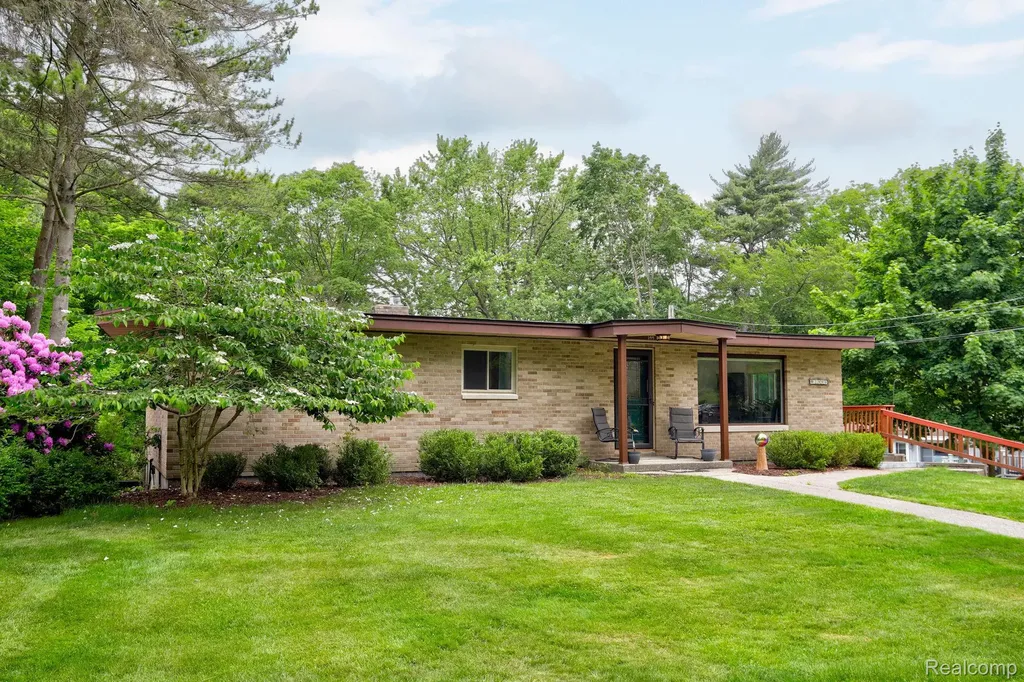 199 Grand Avenue Grand Haven City MI 49417
