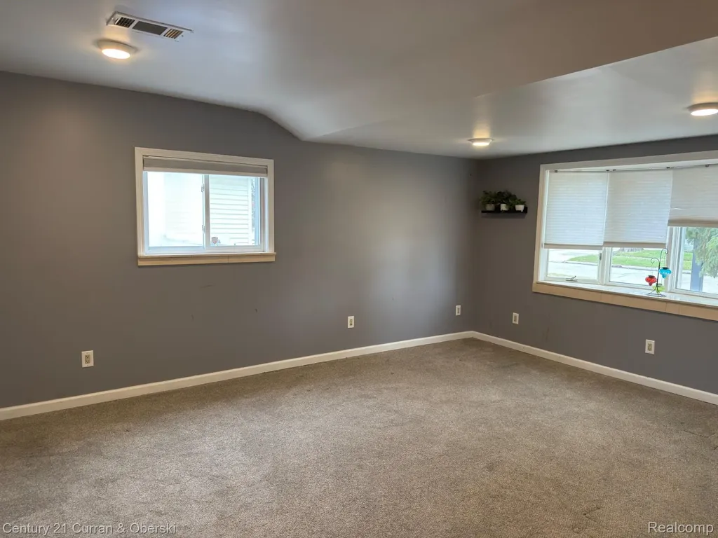 8320 Robindale Avenue Dearborn Heights City MI 48127