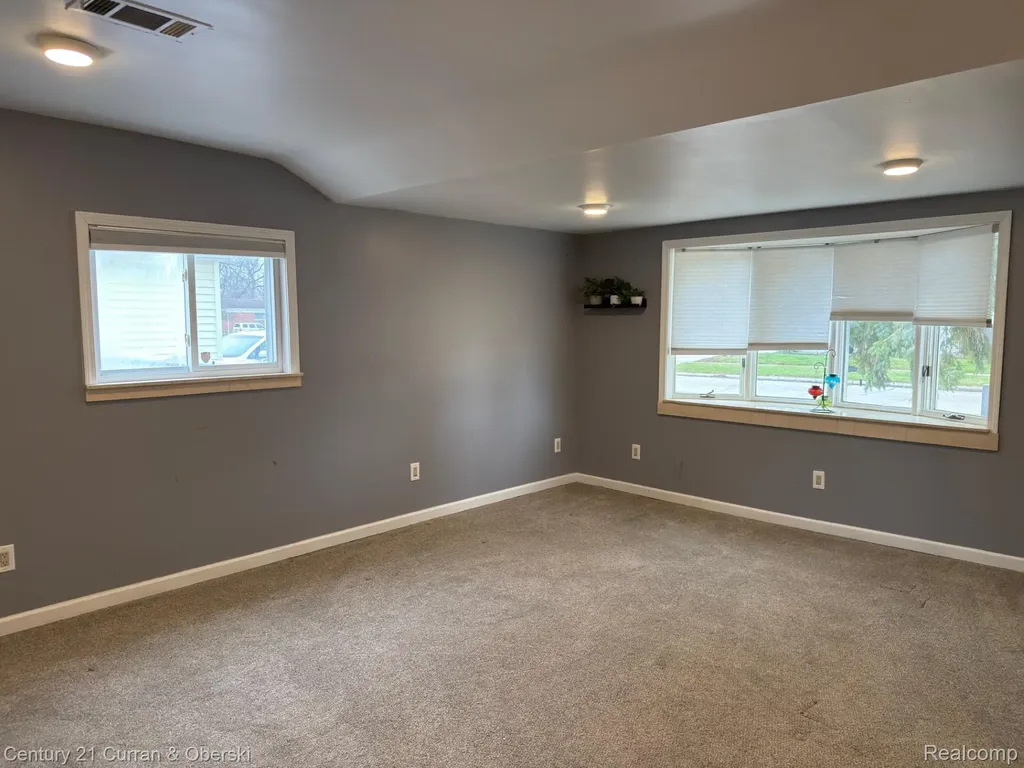 8320 Robindale Avenue Dearborn Heights City MI 48127