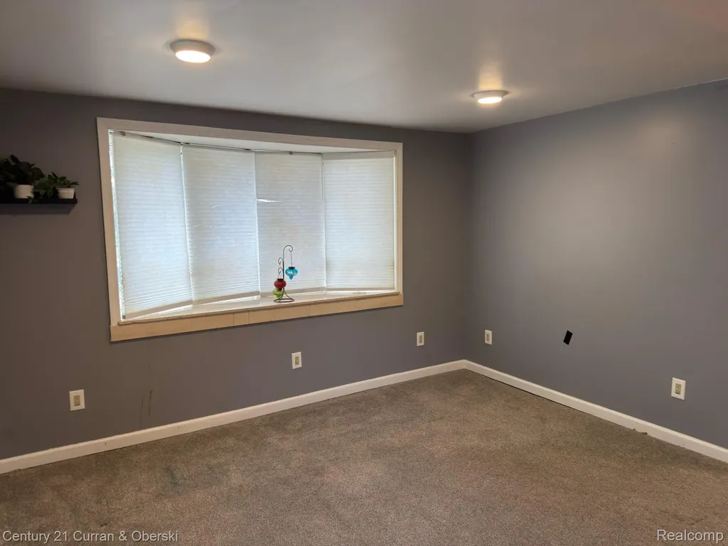 8320 Robindale Avenue Dearborn Heights City MI 48127