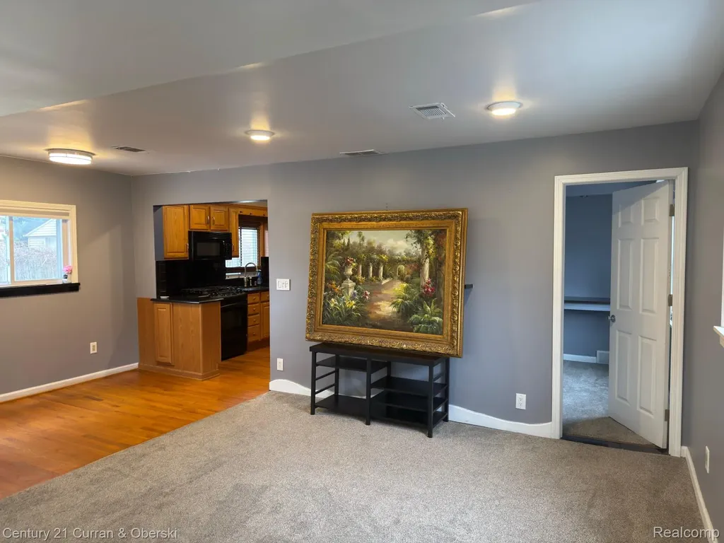 8320 Robindale Avenue Dearborn Heights City MI 48127