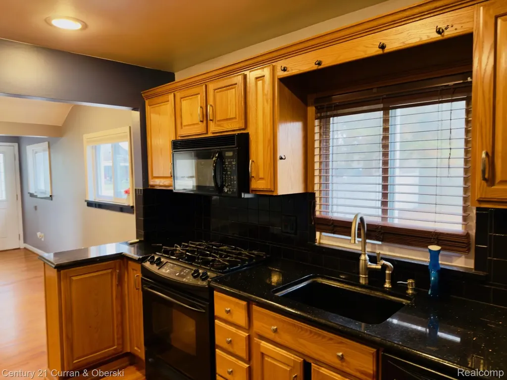 8320 Robindale Avenue Dearborn Heights City MI 48127