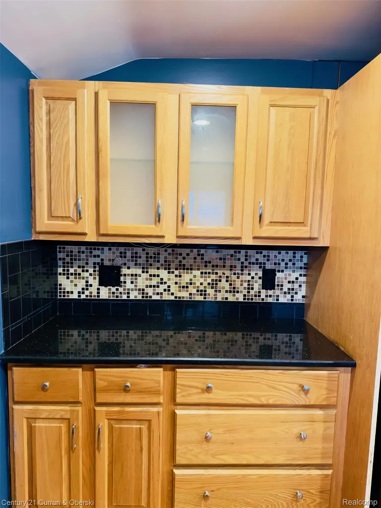 8320 Robindale Avenue Dearborn Heights City MI 48127