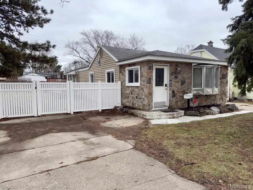 8320 Robindale Avenue Dearborn Heights City MI 48127