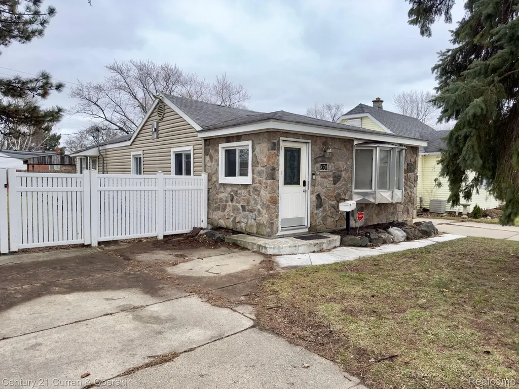 8320 Robindale Avenue Dearborn Heights City MI 48127