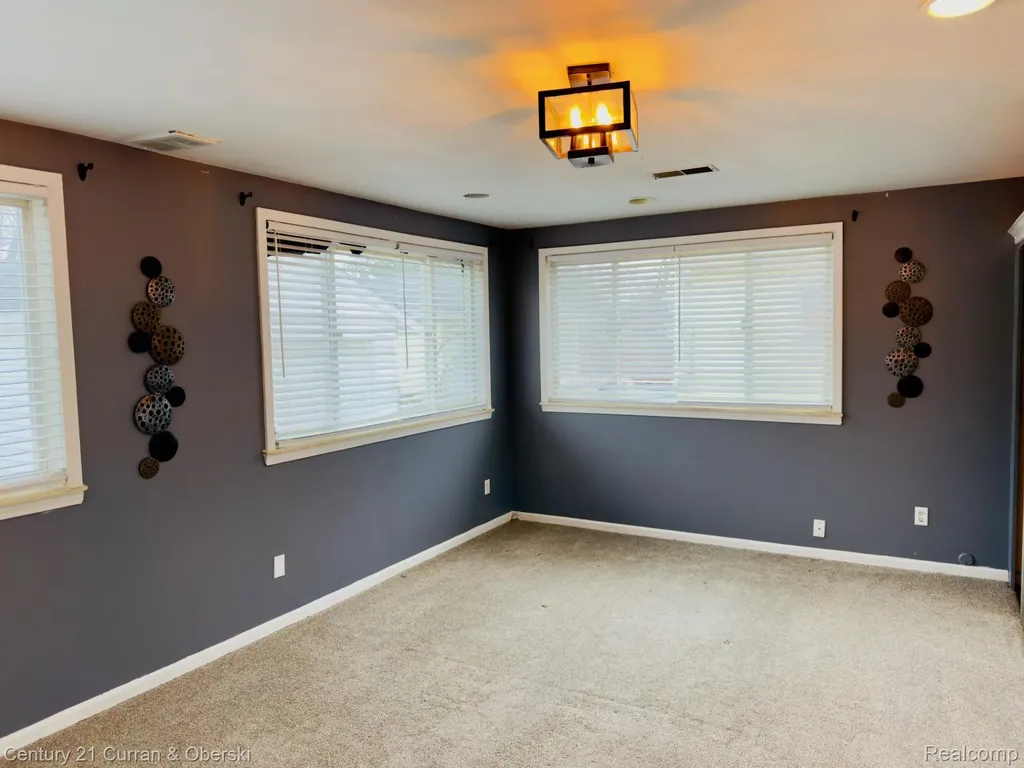 8320 Robindale Avenue Dearborn Heights City MI 48127