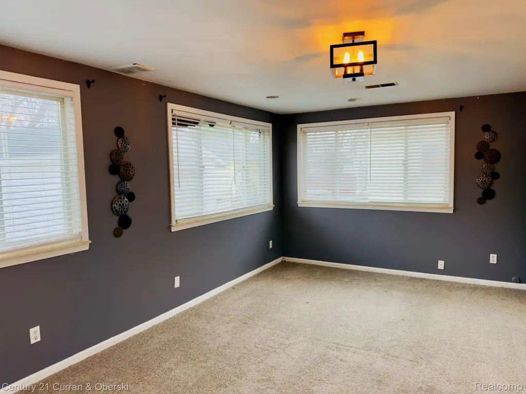 8320 Robindale Avenue Dearborn Heights City MI 48127