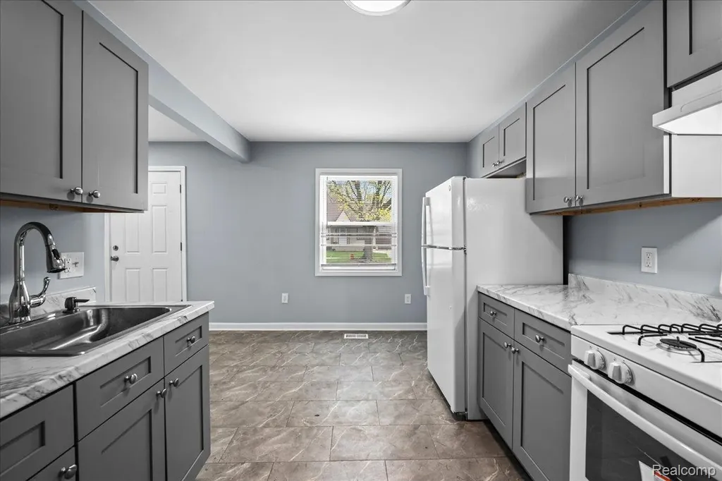 1917 Keppen Boulevard Lincoln Park City MI 48146