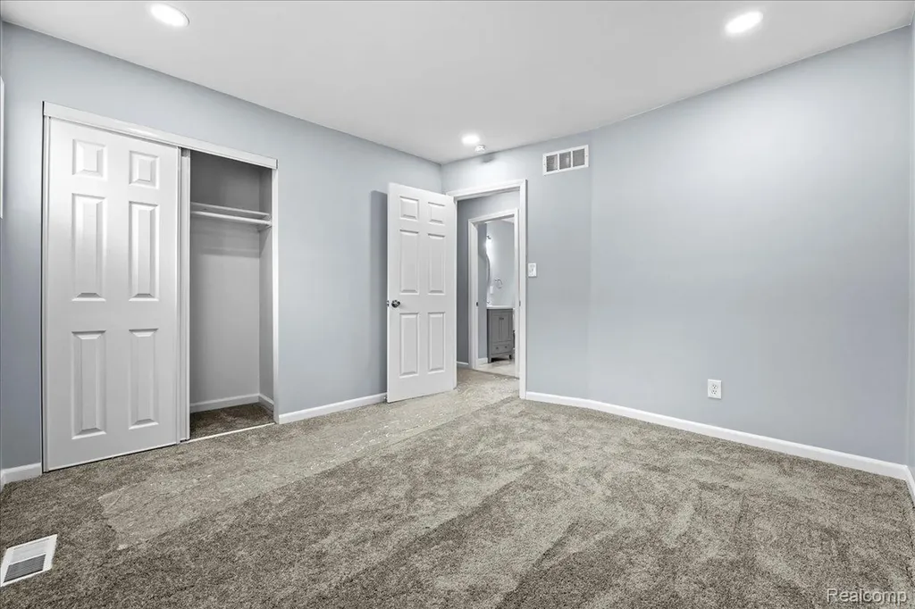 1917 Keppen Boulevard Lincoln Park City MI 48146
