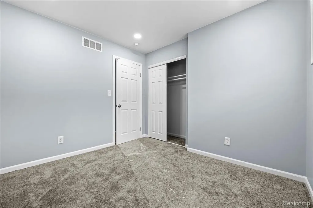 1917 Keppen Boulevard Lincoln Park City MI 48146