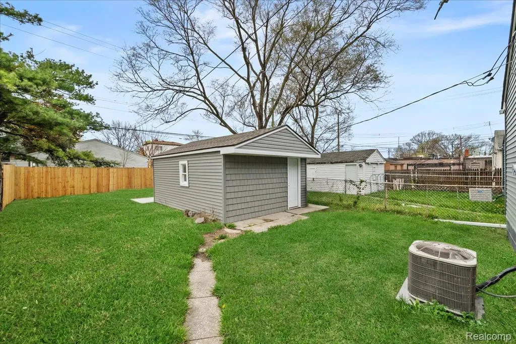 1917 Keppen Boulevard Lincoln Park City MI 48146