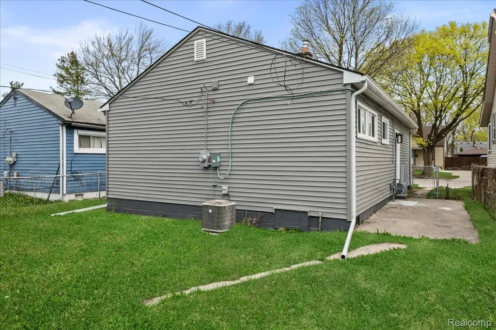 1917 Keppen Boulevard Lincoln Park City MI 48146