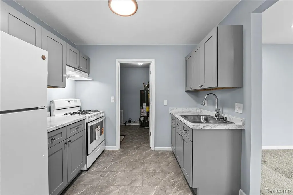 1917 Keppen Boulevard Lincoln Park City MI 48146
