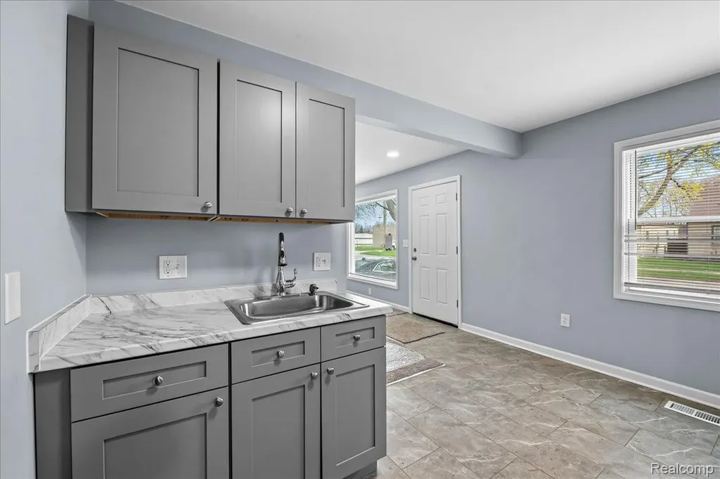 1917 Keppen Boulevard Lincoln Park City MI 48146