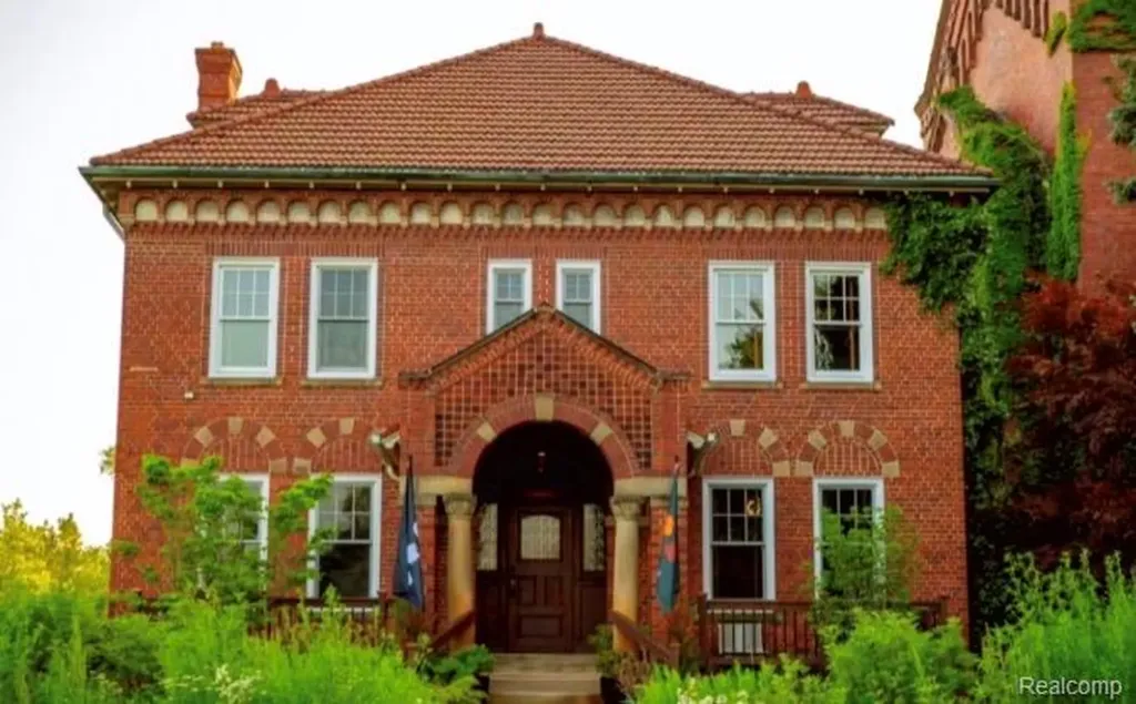 2235 Harding Street Detroit City MI 48214