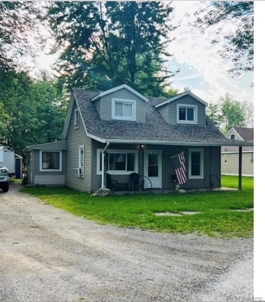 3187 2nd Street Emmett Village MI 48022