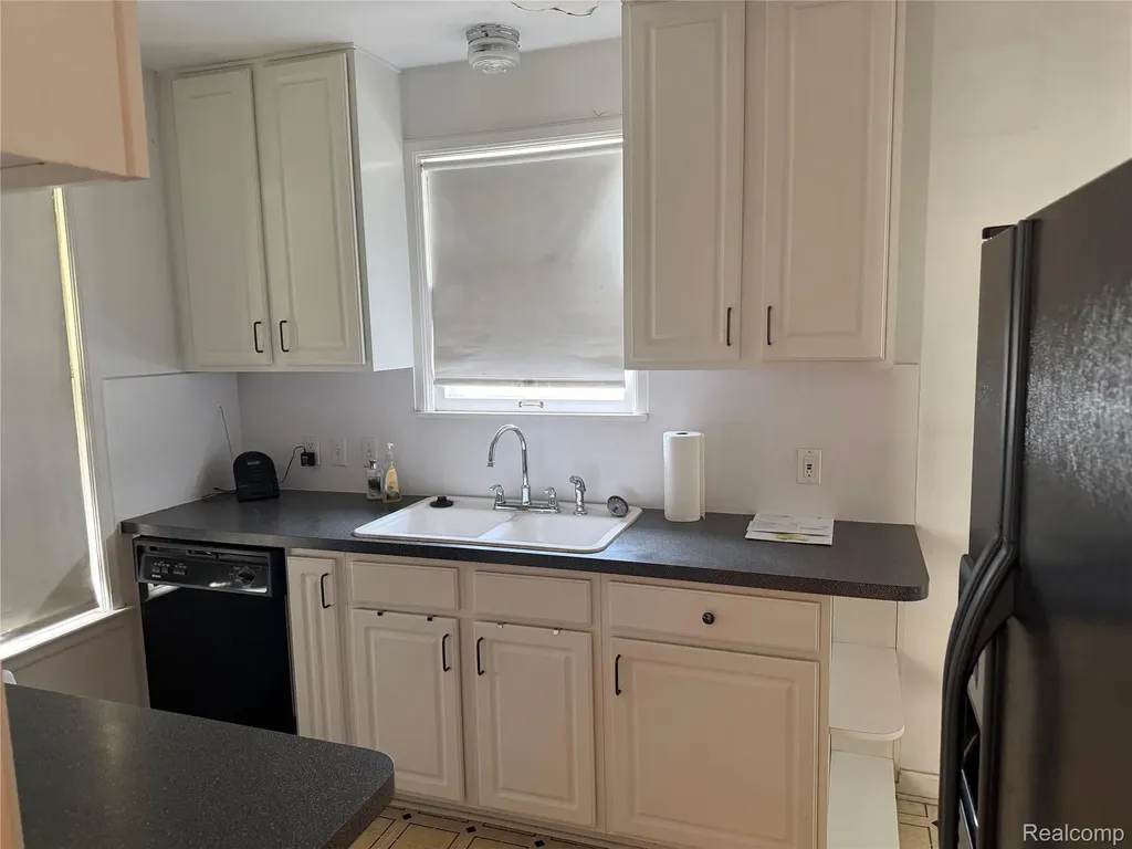 16001 Collingham Drive Detroit City MI 48205