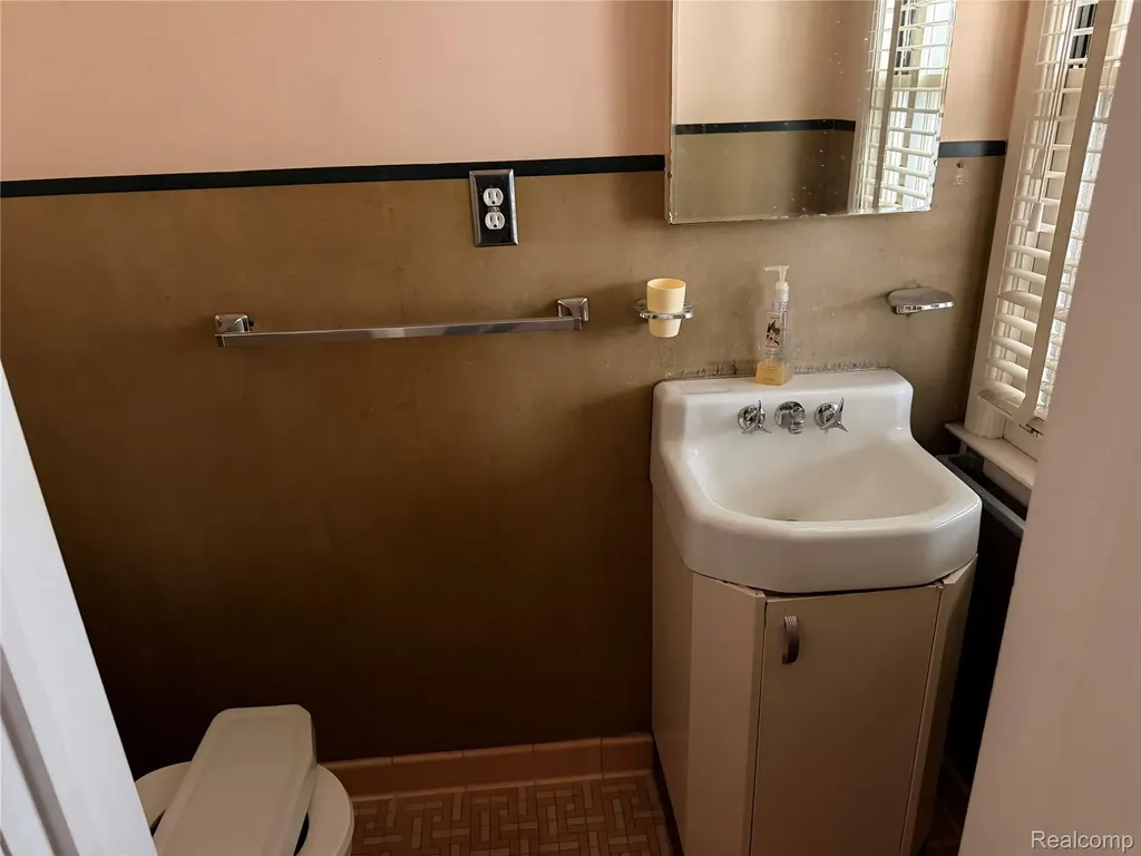 16001 Collingham Drive Detroit City MI 48205