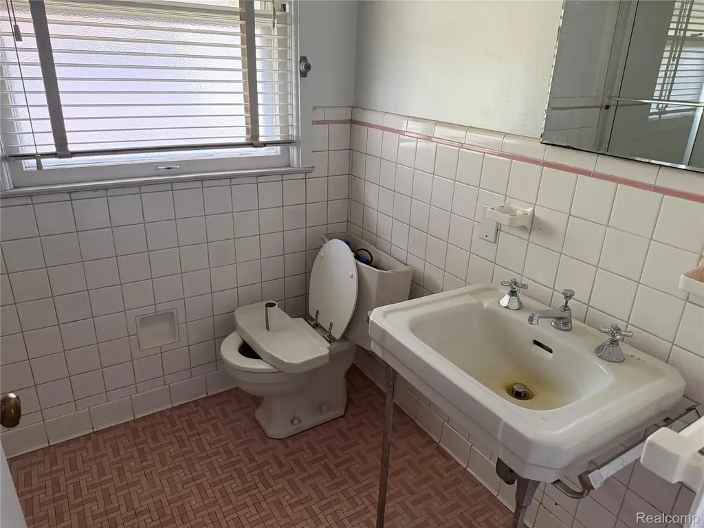 16001 Collingham Drive Detroit City MI 48205