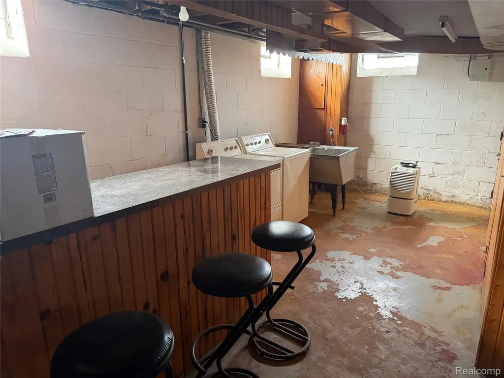 16001 Collingham Drive Detroit City MI 48205