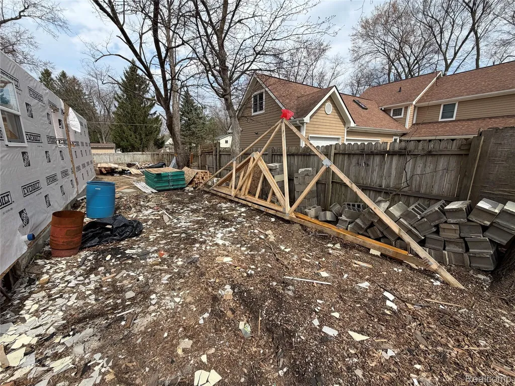 2935 Jackson Boulevard Highland Charter Township MI 48356