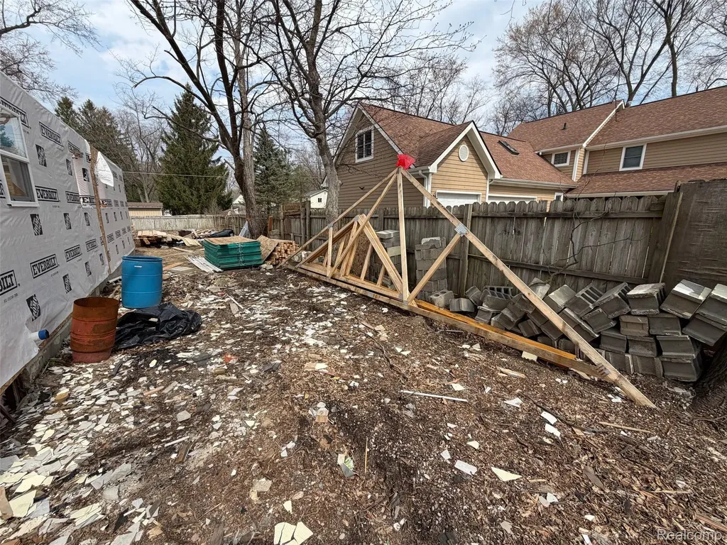 2935 Jackson Boulevard Highland Charter Township MI 48356