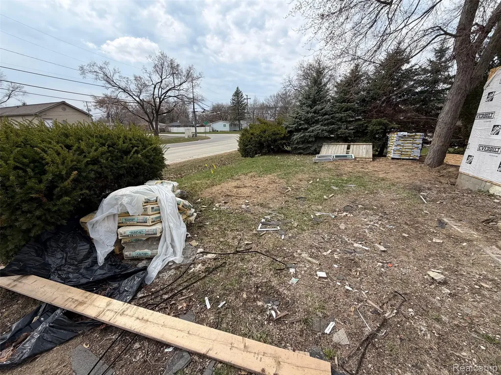 2935 Jackson Boulevard Highland Charter Township MI 48356