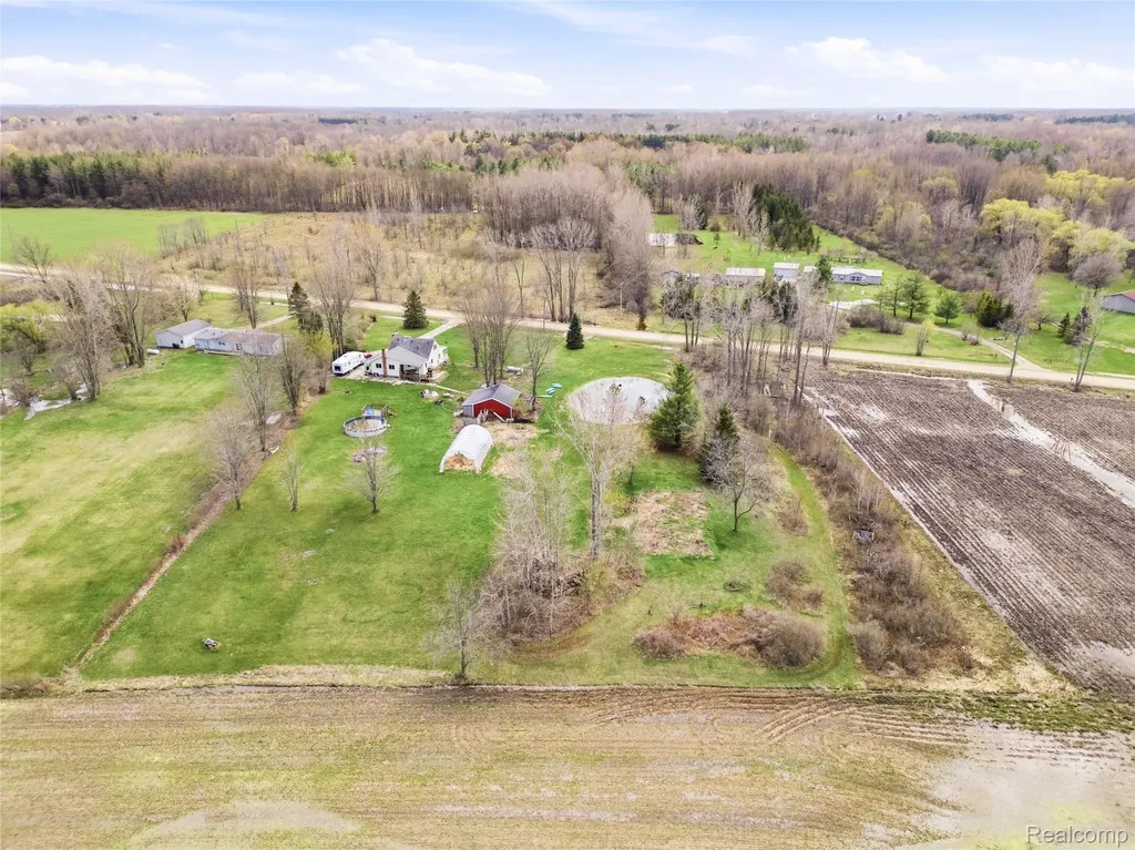301 E Fremont Road Speaker Township MI 48454