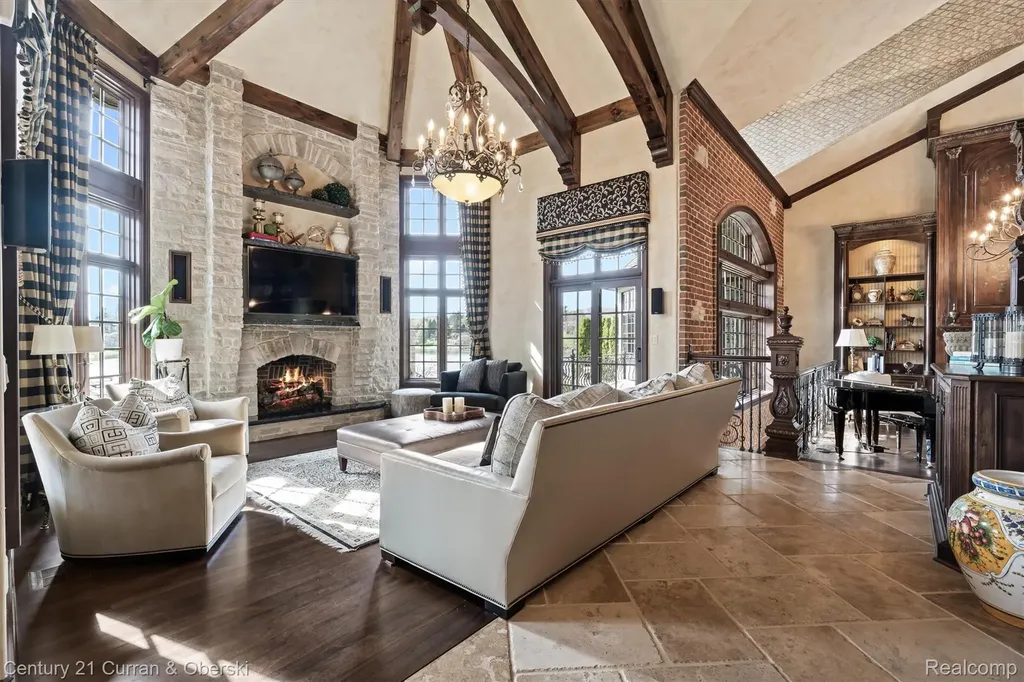 18939 Bella Vista Court Northville City MI 48168