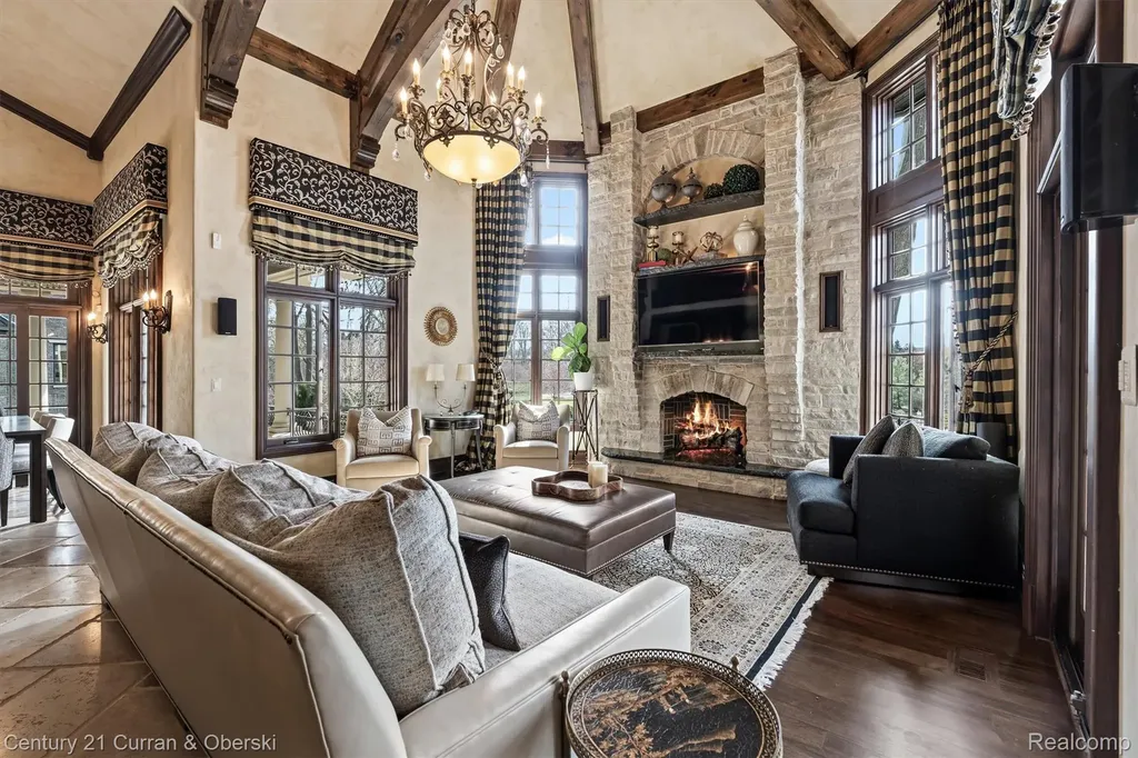 18939 Bella Vista Court Northville City MI 48168