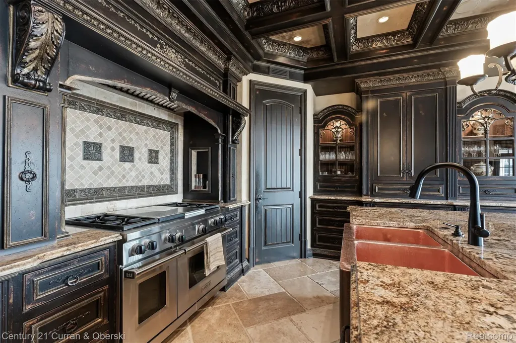 18939 Bella Vista Court Northville City MI 48168