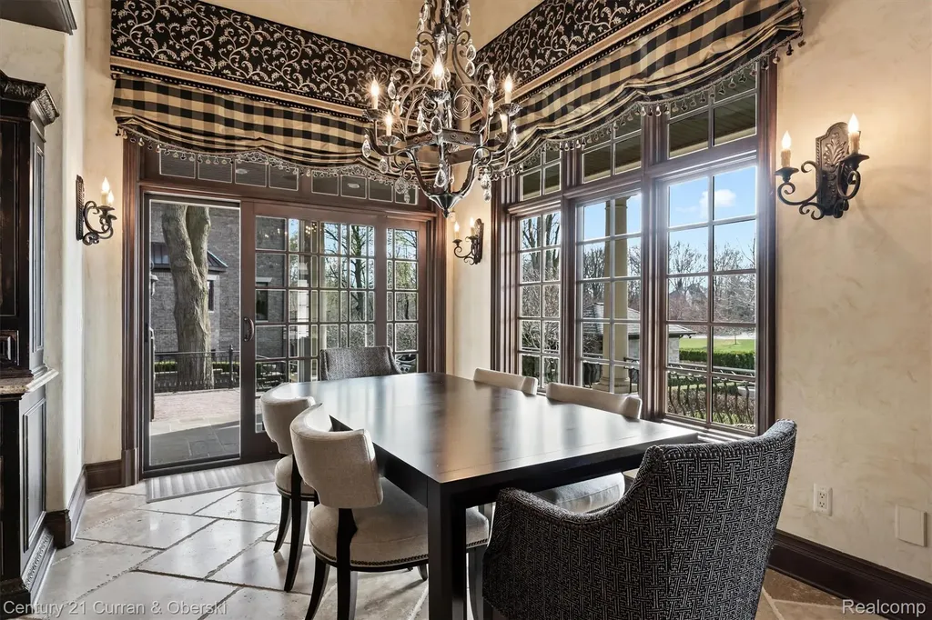 18939 Bella Vista Court Northville City MI 48168