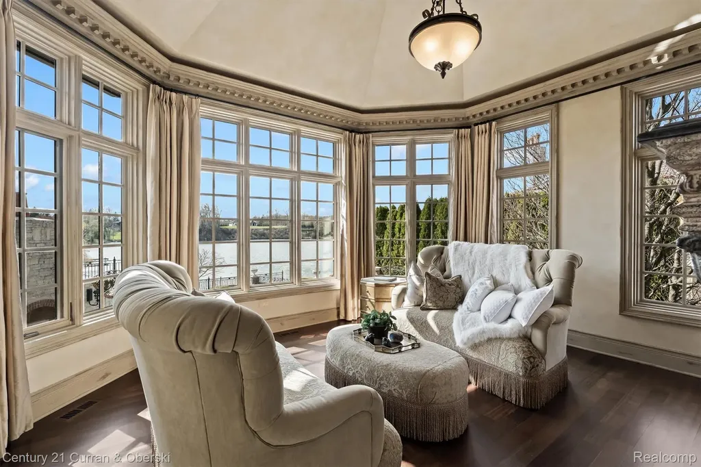 18939 Bella Vista Court Northville City MI 48168