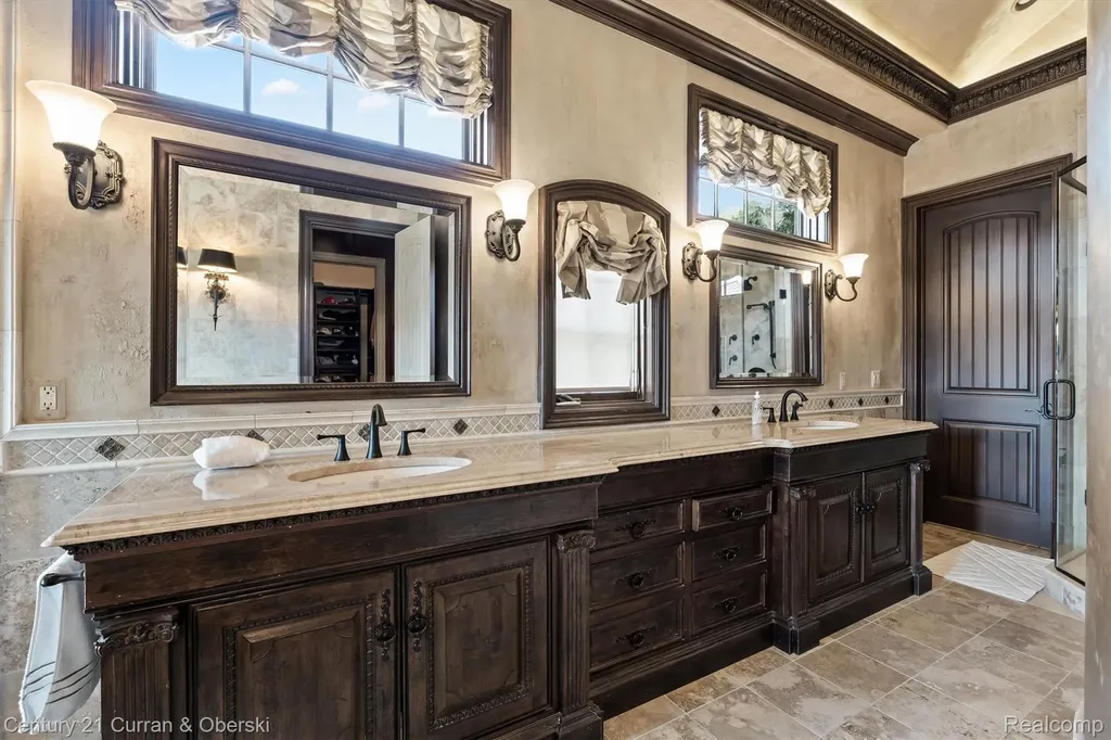 18939 Bella Vista Court Northville City MI 48168
