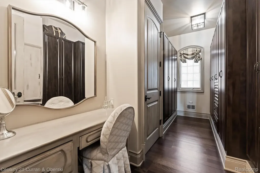 18939 Bella Vista Court Northville City MI 48168