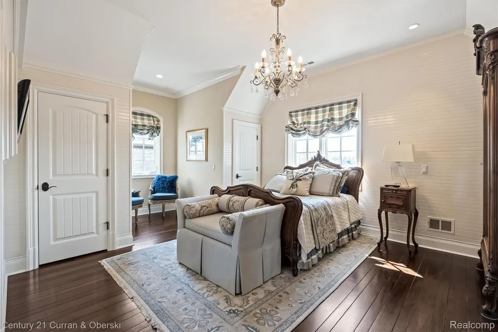 18939 Bella Vista Court Northville City MI 48168