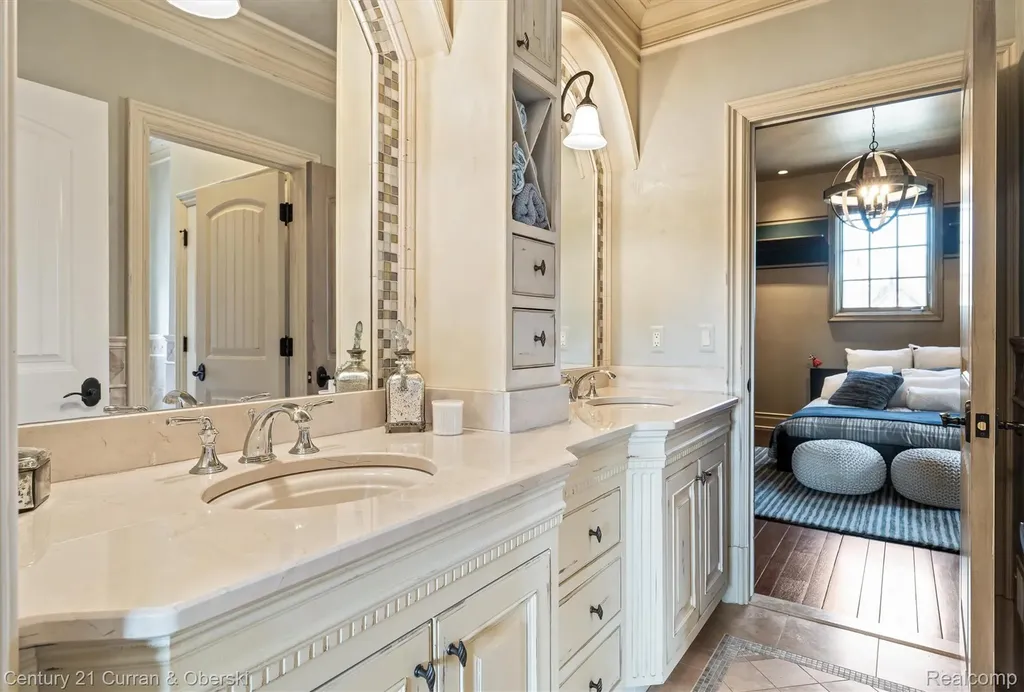 18939 Bella Vista Court Northville City MI 48168