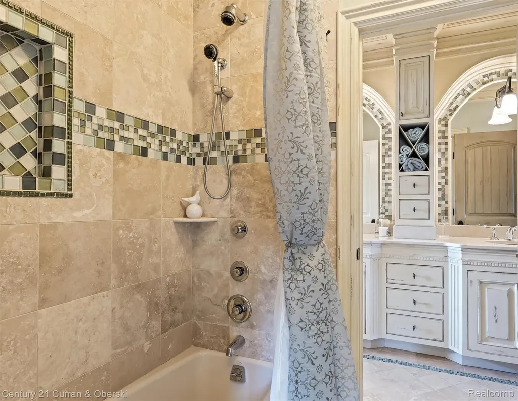 18939 Bella Vista Court Northville City MI 48168