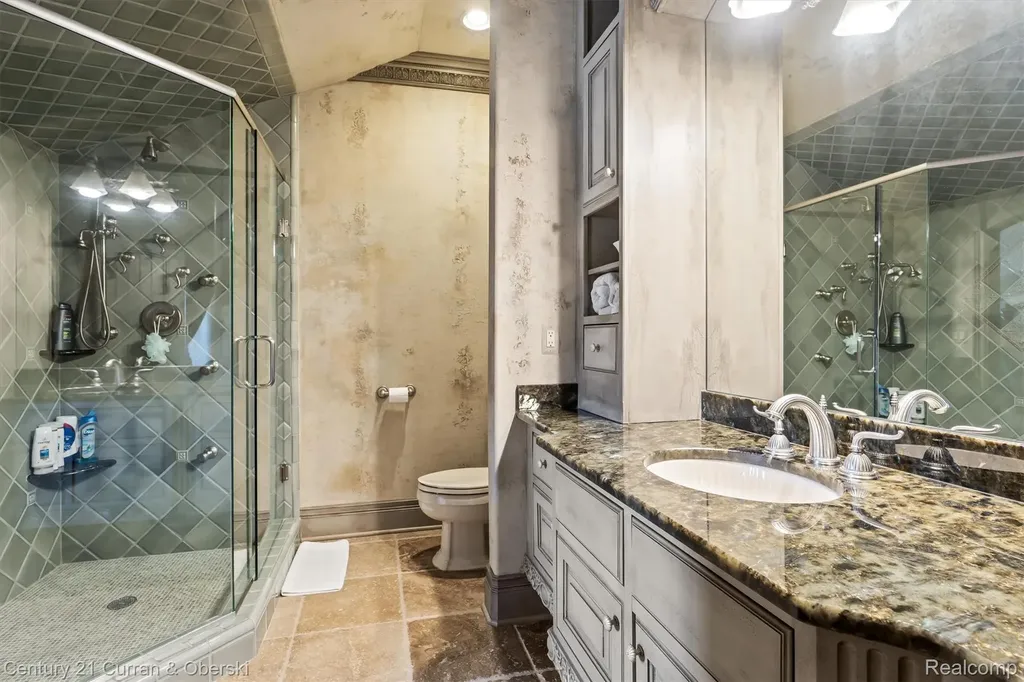 18939 Bella Vista Court Northville City MI 48168