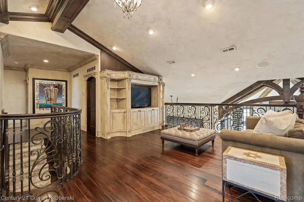 18939 Bella Vista Court Northville City MI 48168