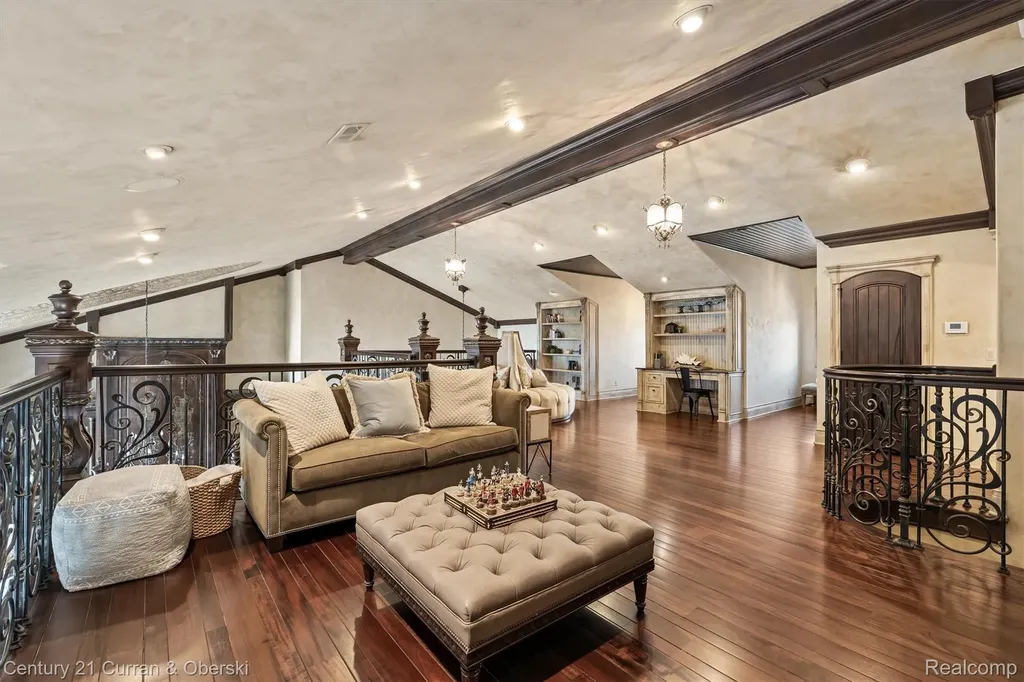 18939 Bella Vista Court Northville City MI 48168