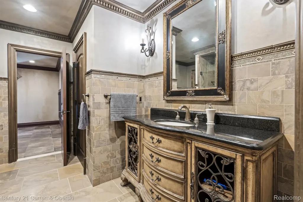 18939 Bella Vista Court Northville City MI 48168