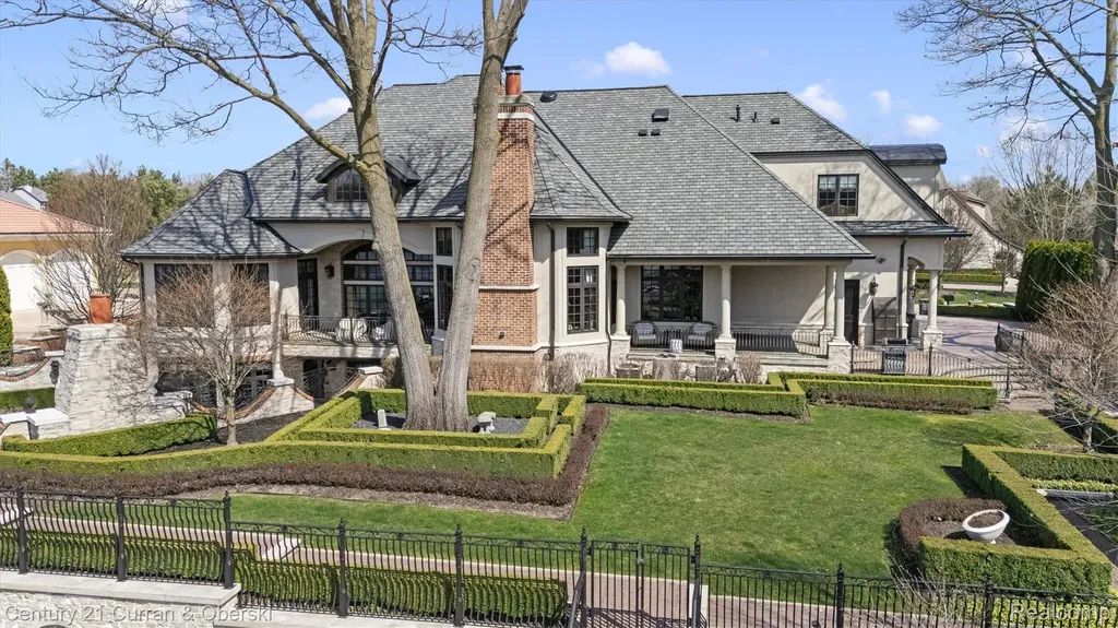18939 Bella Vista Court Northville City MI 48168