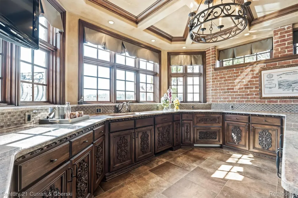 18939 Bella Vista Court Northville City MI 48168