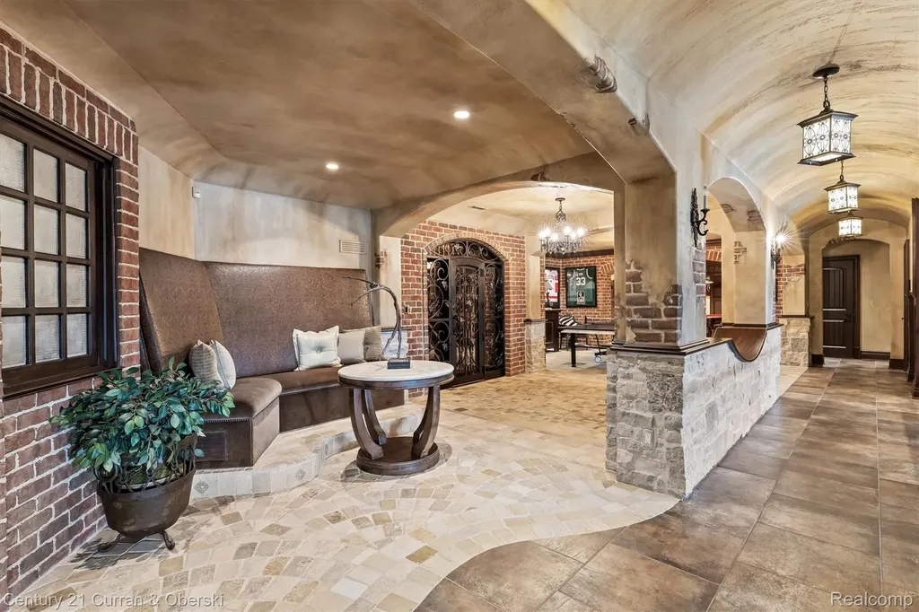 18939 Bella Vista Court Northville City MI 48168