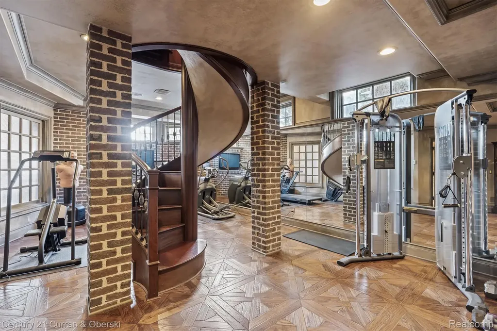 18939 Bella Vista Court Northville City MI 48168