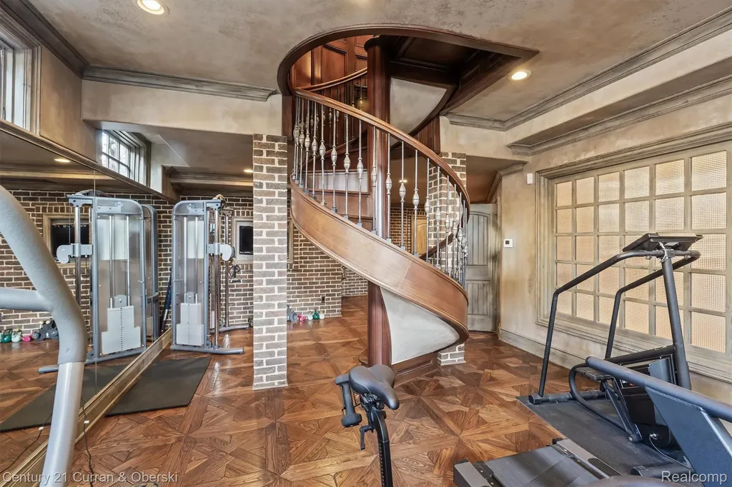18939 Bella Vista Court Northville City MI 48168