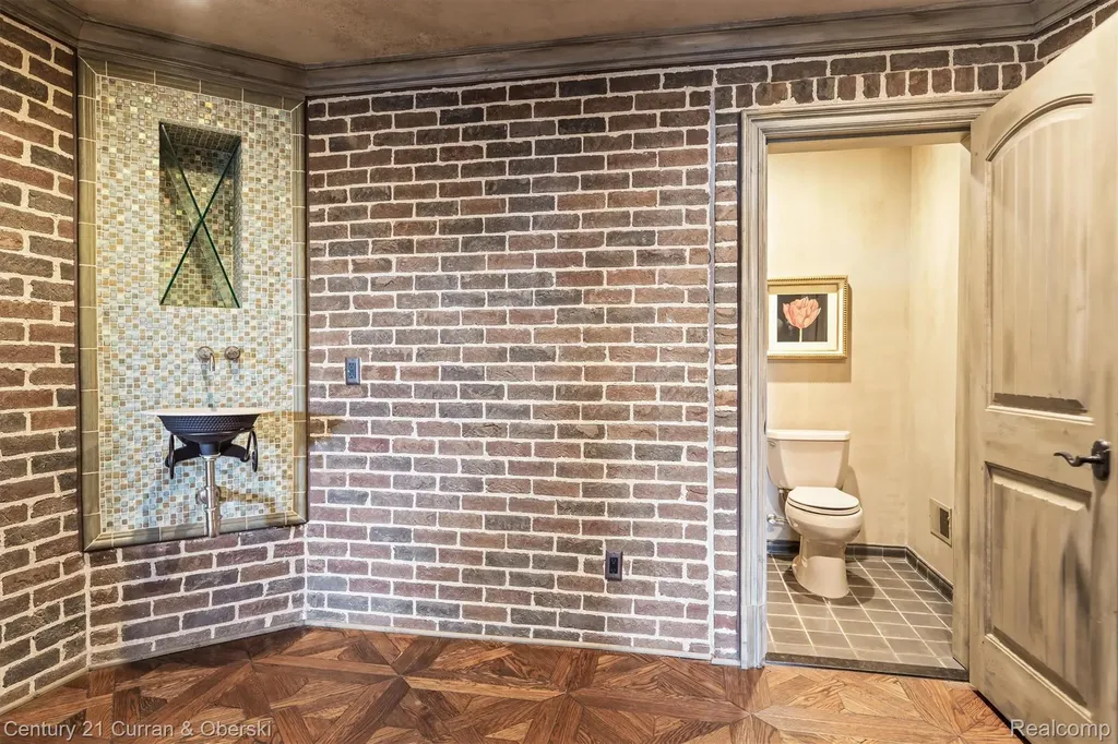 18939 Bella Vista Court Northville City MI 48168