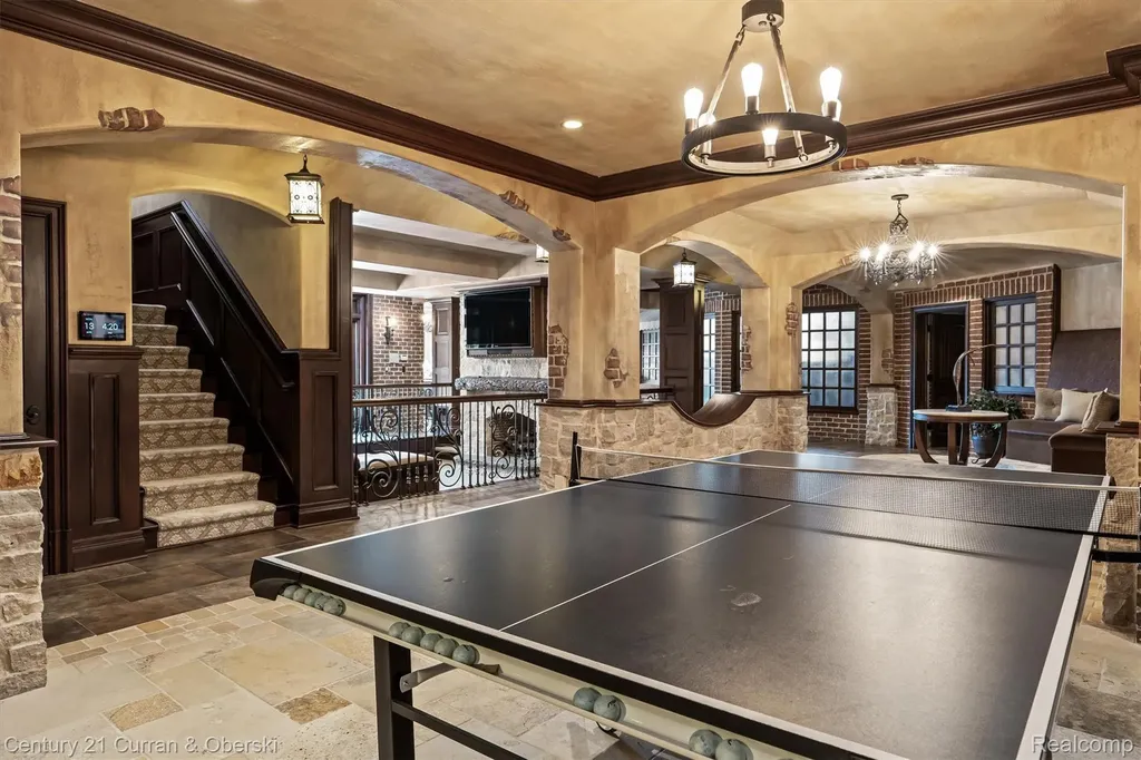 18939 Bella Vista Court Northville City MI 48168