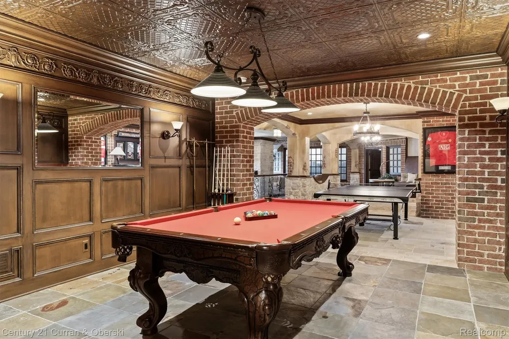 18939 Bella Vista Court Northville City MI 48168